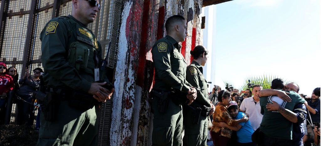 Arrestos en la frontera de México EU llegan a su nivel más bajo en 46