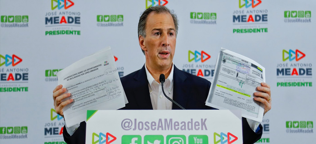 Meade muestra registro de departamentos de AMLO escrituras están a