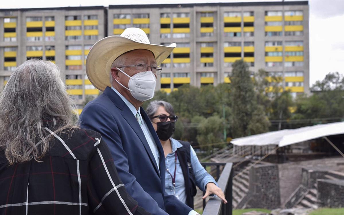 En Su Primer D A Como Embajador De Eu Ken Salazar Hace Turismo En La