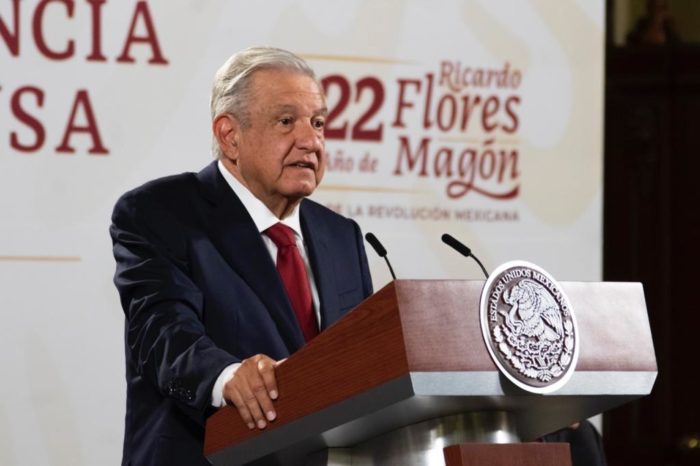 AMLO firma decreto para garantizar abasto de agua en Nuevo León hasta