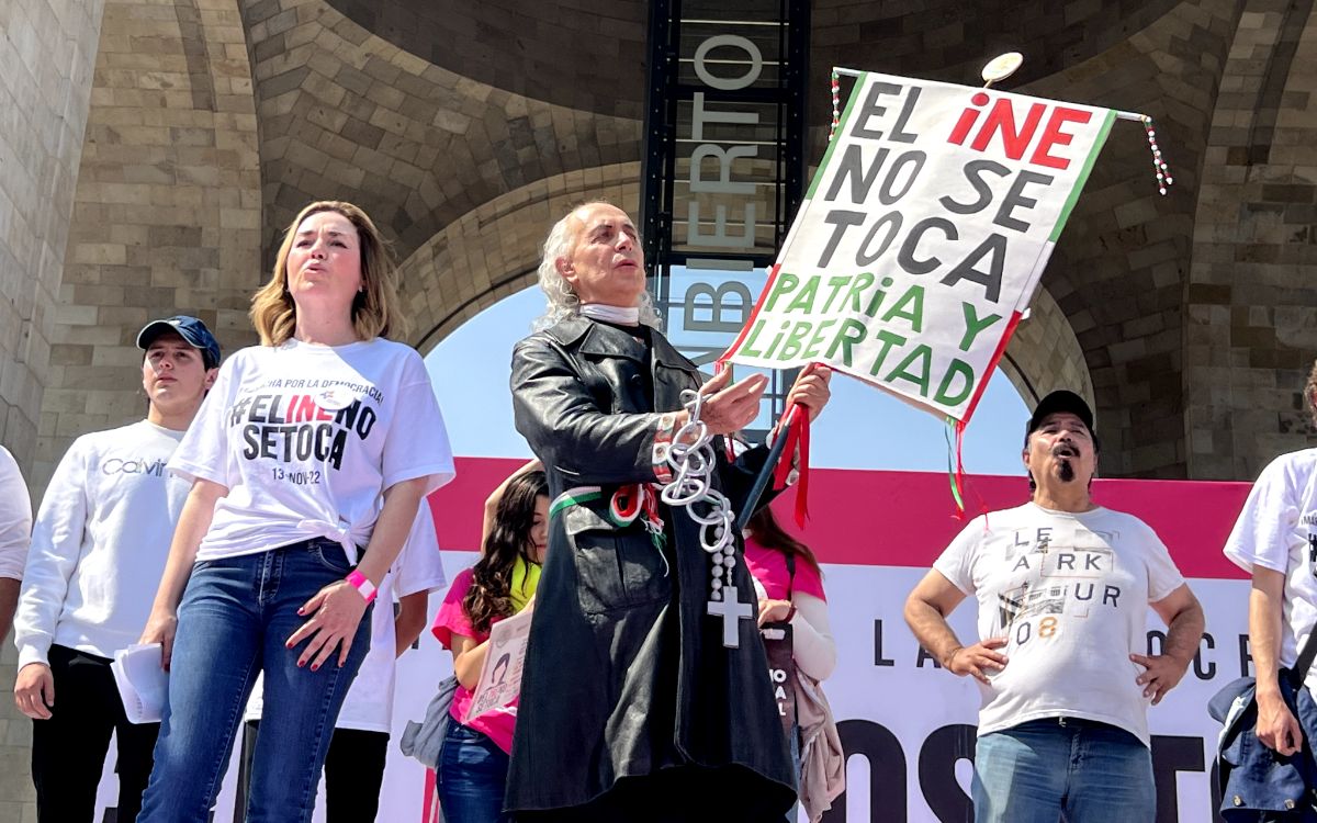 No a la destrucción del INE llama Woldenberg al finalizar marcha