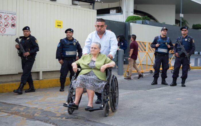 Cuenta AMLO cómo recibió carta de madre de El Chapo Aristegui Noticias