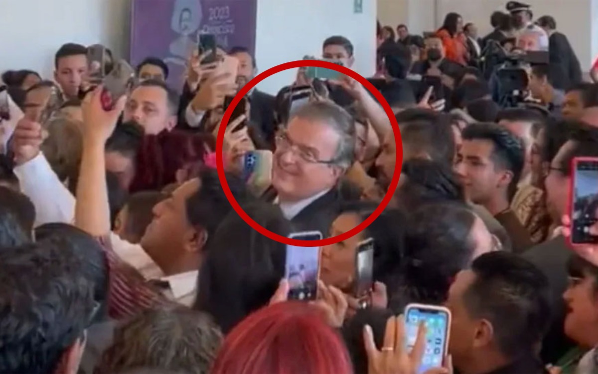 Despiden A Ebrard Con Mariachi En Oficinas De La Sre Video