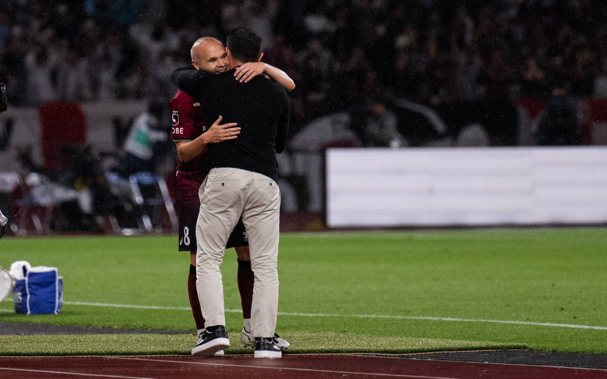 Barsa vence al Vissel Kobe en homenaje a Andrés Iniesta Video