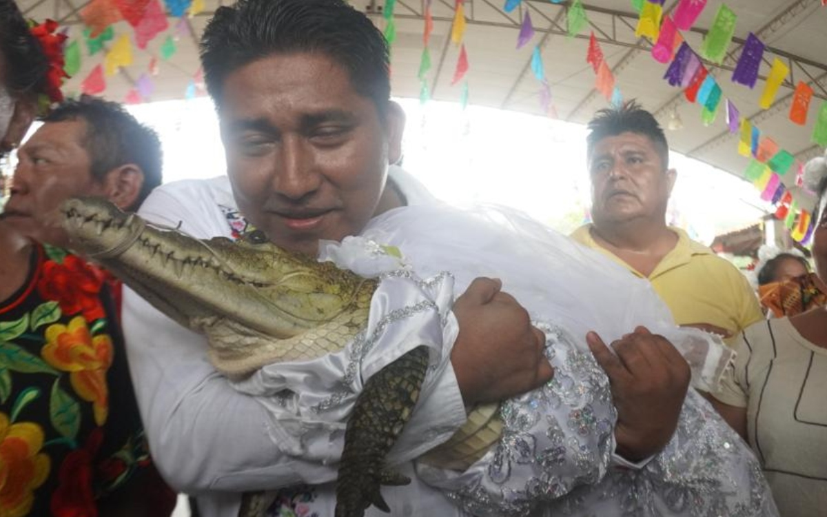 Presidente municipal de Oaxaca se casa con lagarta una tradición