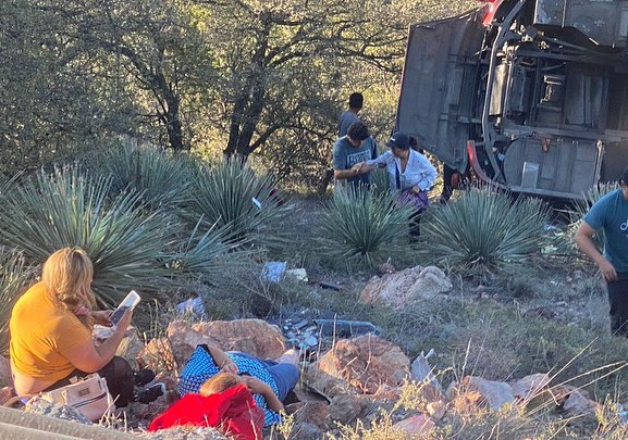 Autob S Cae A Barranco En Slp Al Menos Muertos Aristegui Noticias