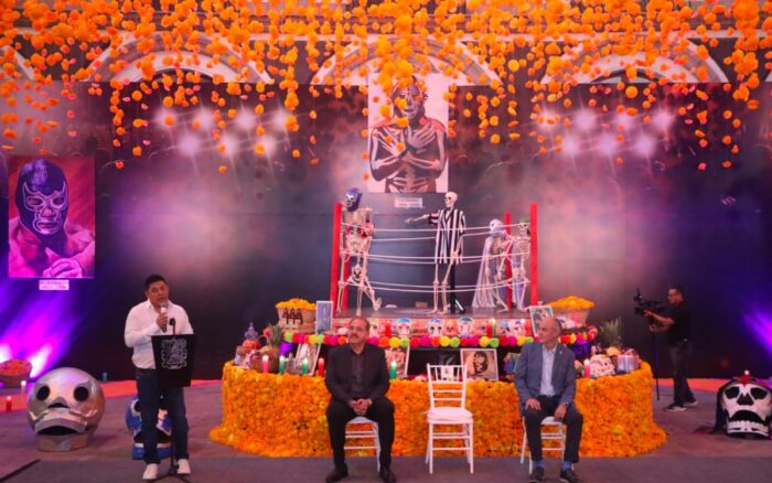 SLP Inauguran monumental altar de Día de Muertos en honor a la lucha