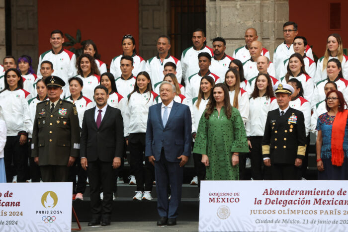 París 2024 Abandera AMLO a la delegación mexicana en Palacio Nacional