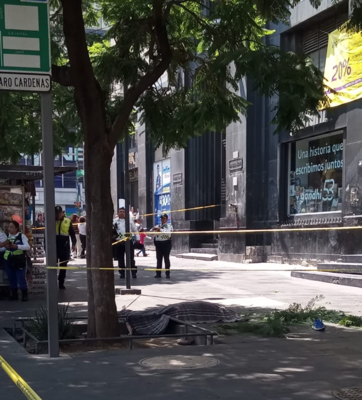 Hombre Se Arroja Desde Sexto Piso Frente A Bellas Artes Y Pierde La Vida