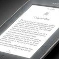 Barnes & Noble Inc presentó el nuevo modelo de su eReader Nook, llamado Simple Touch con GlowLight, que ofrece a los lectores una pantalla que brilla en la oscuridad. La compañía, que actualmente es el segundo vendedor de libros en Estados Unidos, busca acortar la brecha con su competidor Amazacon.com