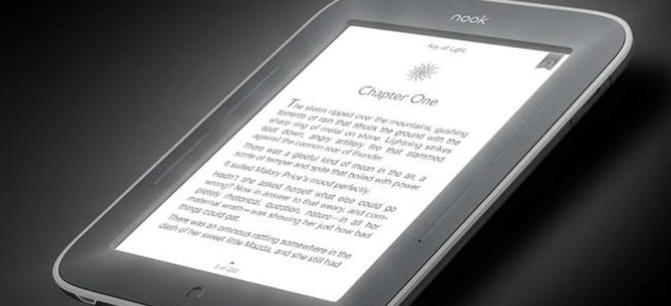 Barnes & Noble Inc presentó el nuevo modelo de su eReader Nook, llamado Simple Touch con GlowLight, que ofrece a los lectores una pantalla que brilla en la oscuridad. La compañía, que actualmente es el segundo vendedor de libros en Estados Unidos, busca acortar la brecha con su competidor Amazacon.com