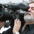 Ante la decisión de TV Azteca de transmitir un partido de futbol a la misma hora del debate entre candidatos presidenciales, el periodista y productor firmó una carta que será enviada esta tarde al secretario de Gobernación en la que le solicita que ordene la transmisión del debate en todos los medios