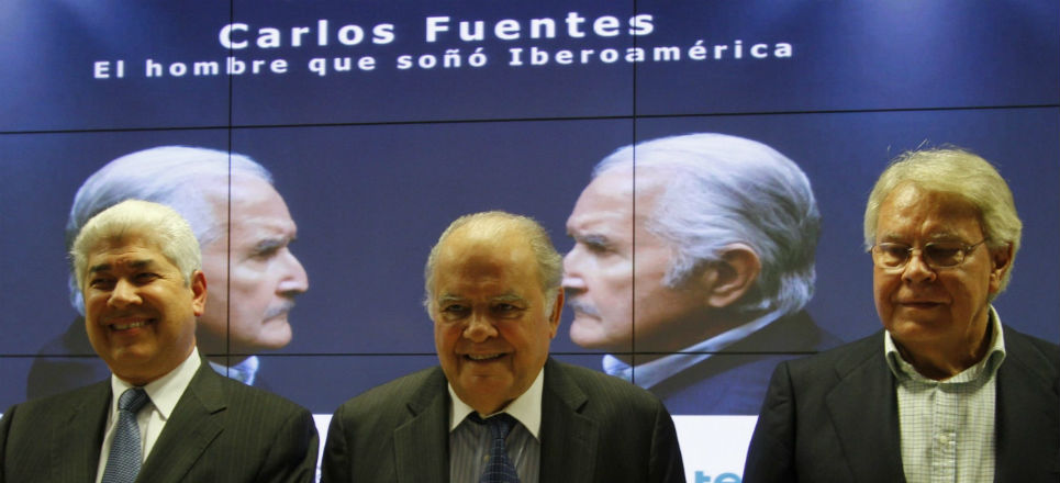 Recuerdan al escritor Carlos Fuentes en Madrid Aristegui Noticias