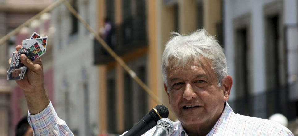 Gobierno del DF beneficia a empresas vinculadas a AMLO 