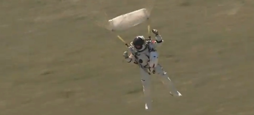 Felix Baumgartner triunfa y ¡rompe barrera del sonido! Felix Baumgartner triunfa y ¡rompe barrera del sonido!
