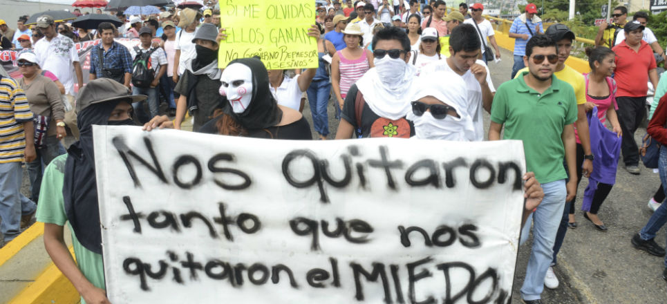 Ayotzinapa: 4 meses de indignación (fotos y videoclip)