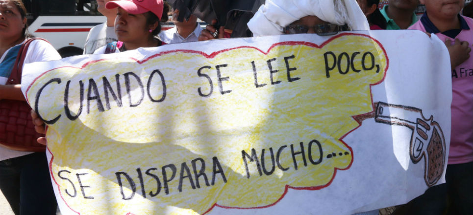 Con apoyo militar, policías federales y estatales desalojan a profesores de la CNTE en Chiapas Con apoyo militar, policías federales y estatales desalojan a profesores de la CNTE en Chiapas