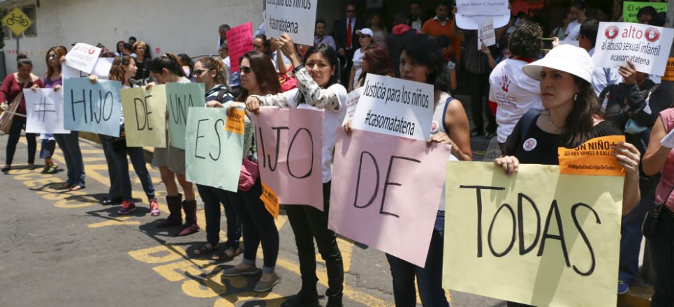 Protestan por abuso sexual, padres de familia de Montessori frente a PGJDF (Fotos) Protestan por abuso sexual, padres de familia de Montessori frente a PGJDF (Fotos)