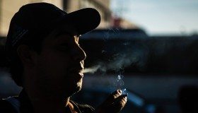 Debaten sobre consumo de productos alternos al tabaco