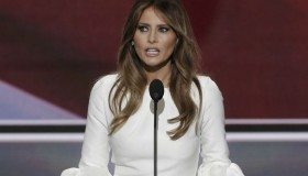 Melania Trump amenaza con demandar a medios que publicaron fotos como escort