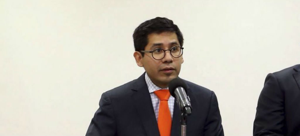 Tras salir de la PGR, Eber Omar Betanzos se va con Arely Gómez a la SFP