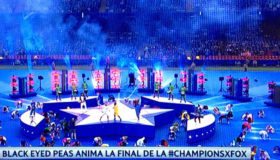 Champions: The Black Eyed Peas mete el primer gol en Cardiff (Video)