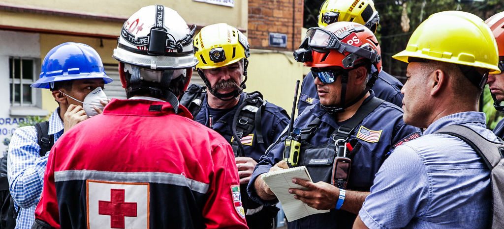 Rescatistas estadounidenses ubican sobrevivientes en CDMX Aristegui