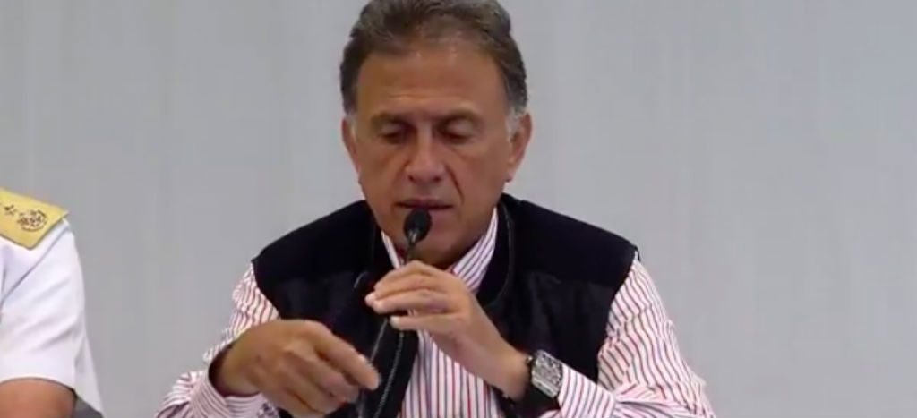 Escondi Yunes reloj l lo niega y alista demanda por da o