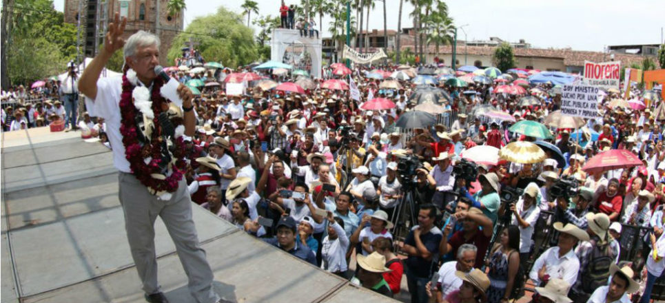 Nestora Salgado es víctima de persecución política, dice AMLO Nestora Salgado es víctima de persecución política, dice AMLO