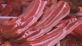 Tras aranceles impuestos a EU, ingresa a México el primer cargamento de carne de cerdo alemana