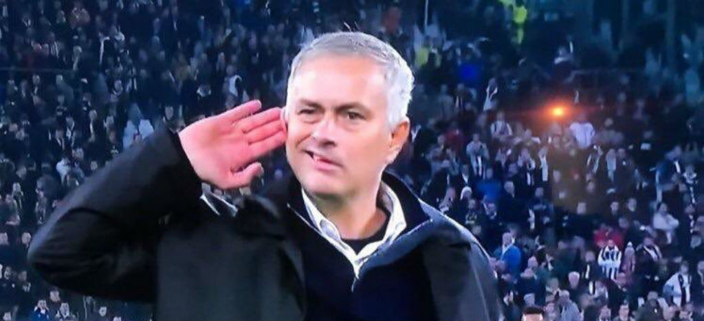 Una más de Mourinho en el papel de Mourinho (Video)