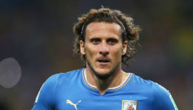 Diego Forlán cerca de convertirse en 
