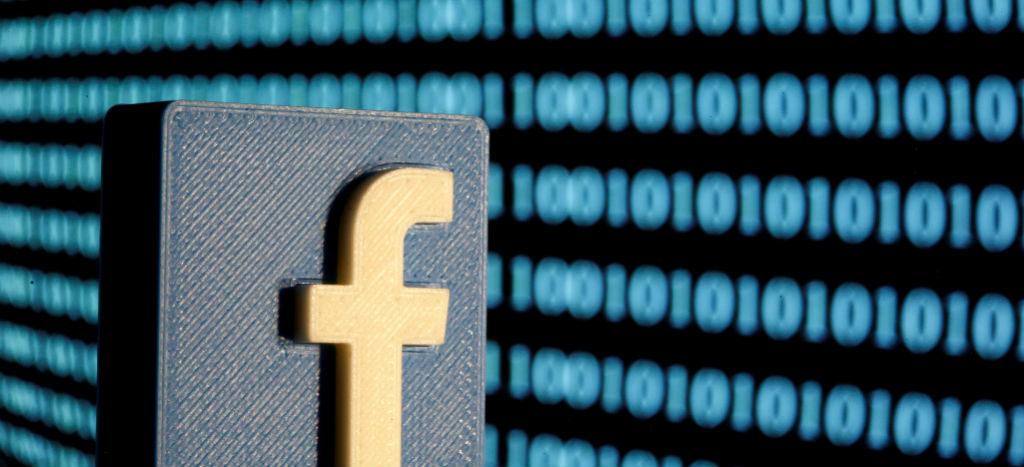 <span style="font-size: 10px;">Facebook sabía que Cambridge Analytica compró los datos en diciembre de 2015, pero no lo reveló hasta abril de 2018, después de que un usuario presentara una demanda, lo que desencadenó un gran escándalo político.</span>