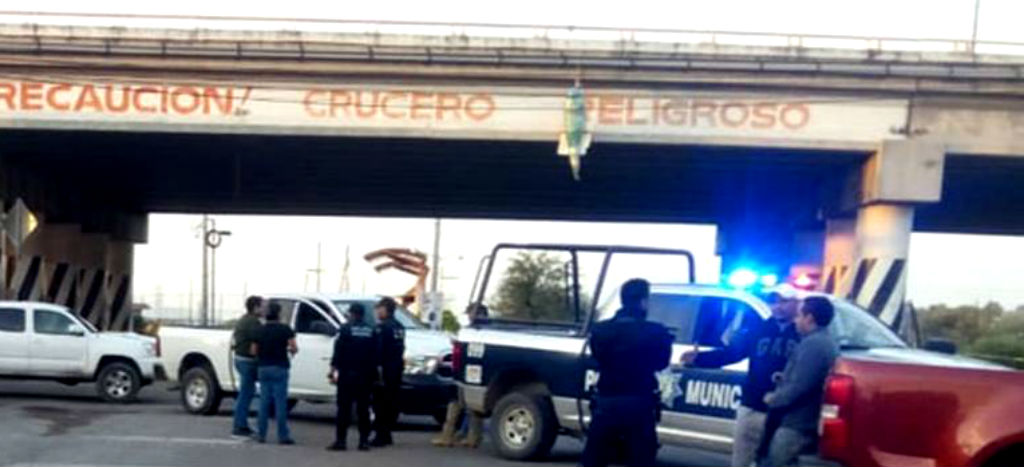 Dejan cadáveres colgando en puentes de Salamanca y Villagrán (Video) Dejan cadáveres colgando en puentes de Salamanca y Villagrán (Video)