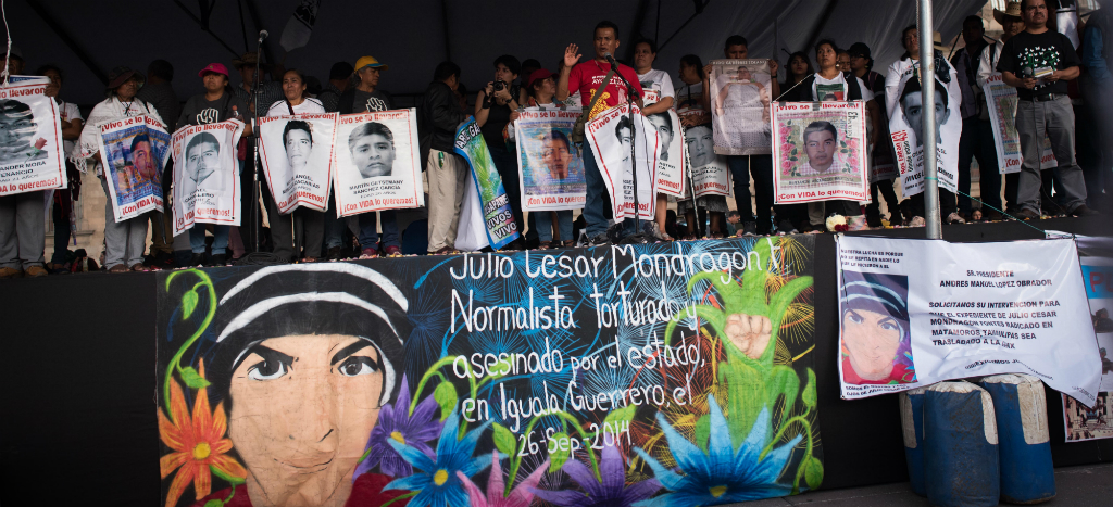 Van cinco años sin justicia, denuncian padres de 43 normalistas desaparecidos