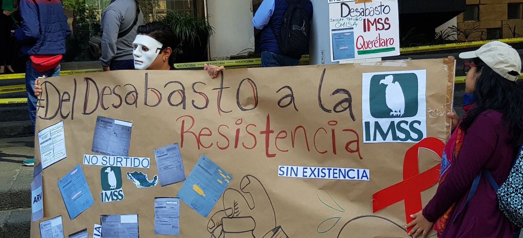 Pacientes con VIH protestan frente a IMSS por falta de medicamentos ...