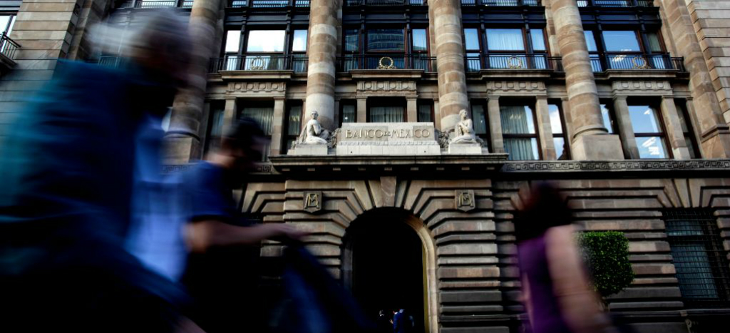 El paquete de rescate a la banca es monumental: Reyes Orona El paquete de rescate a la banca es monumental: Reyes Orona