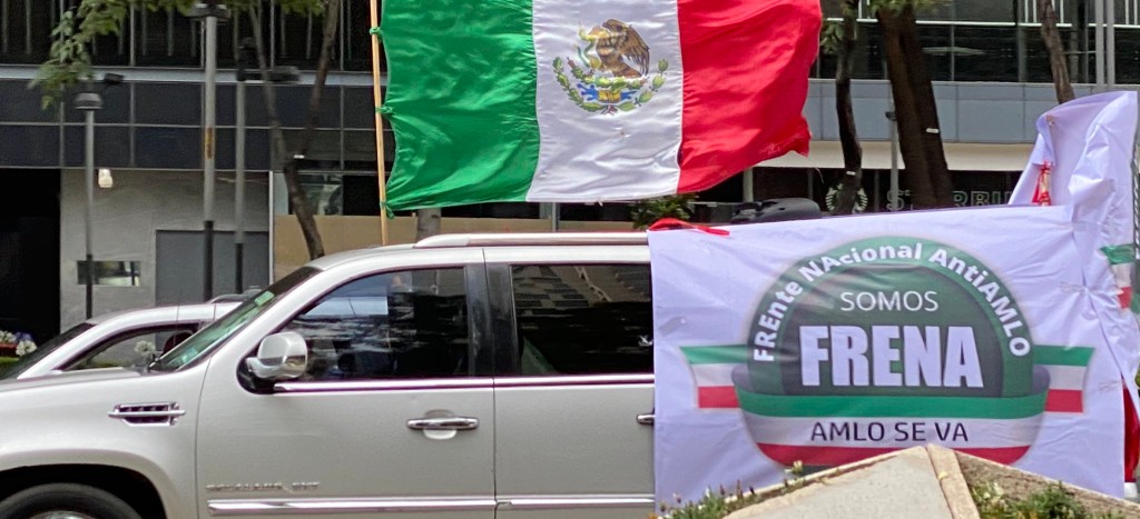 Cientos de automovilistas realizan caravana anti AMLO en la CdMx y