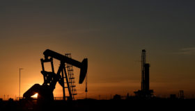 ONG acusa a Sheinbaum de “traición” por abrir debate sobre el fracking en México