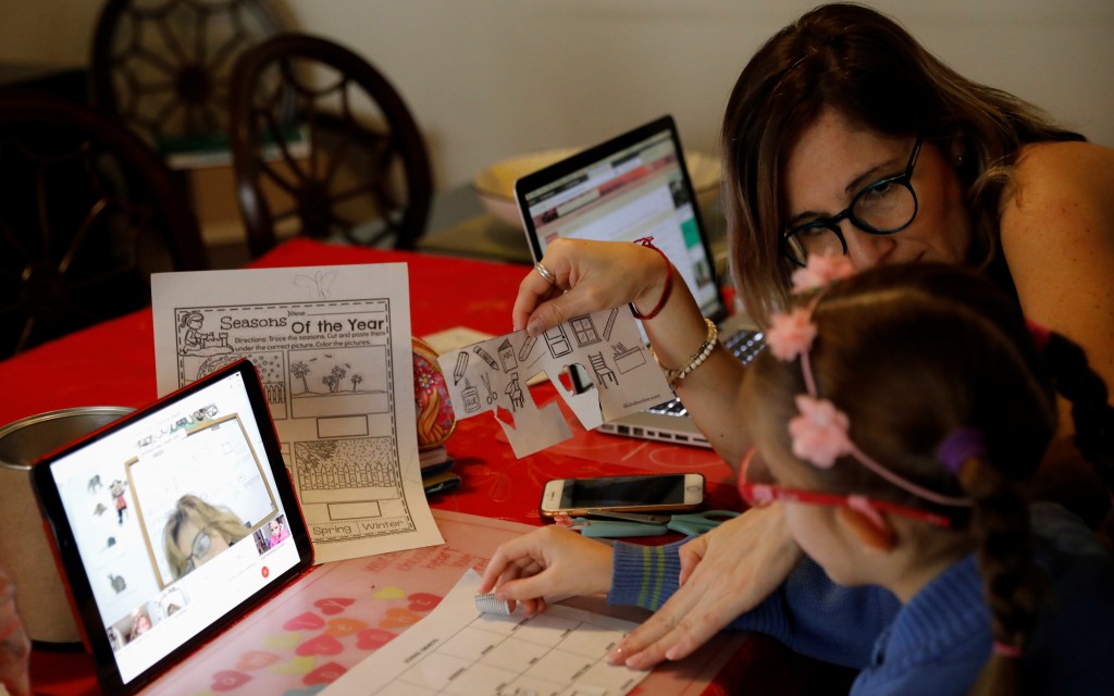 Educación a distancia... en cercanía con el estrés Educación a distancia... en cercanía con el estrés