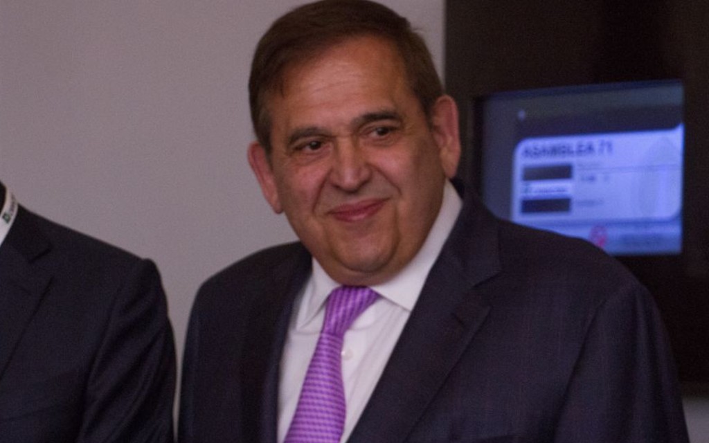 Alonso Ancira se ampara contra 'persecución política' de AMLO