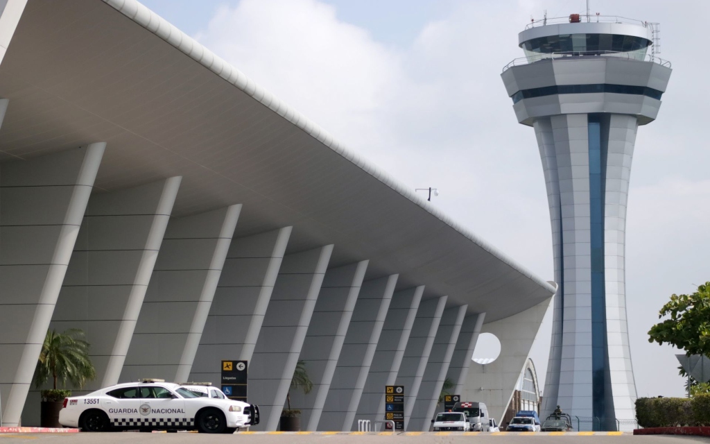 'Mecánicos' robaron avión de aeropuerto de Morelos Aristegui Noticias