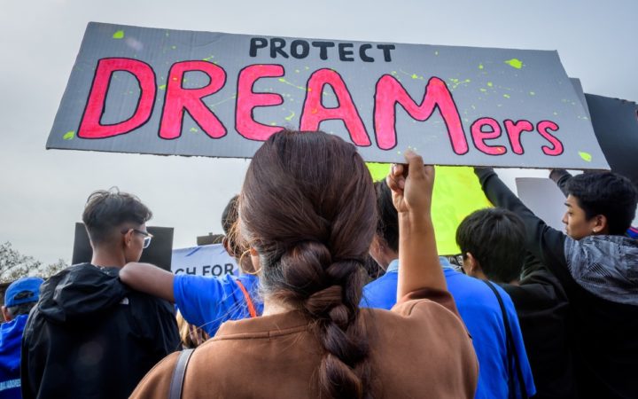 Juez de EU declara ilegal el programa DACA y suspende nuevas solicitudes Juez de EU declara ilegal el programa DACA y suspende nuevas solicitudes