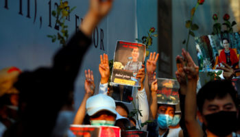 Junta militar de Myanmar impone la ley marcial en el tercer día de movilizaciones masivas | Videos