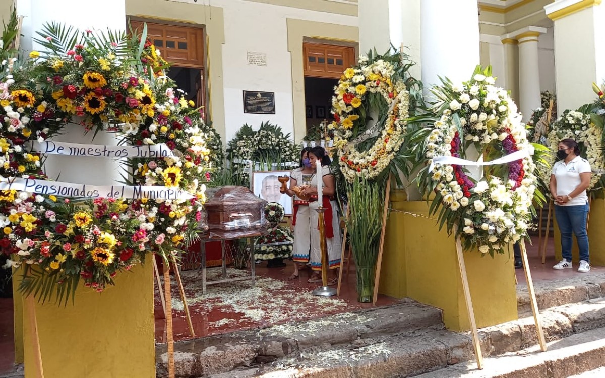 Rinden homenaje póstumo de cuerpo presente al edil de Tepoztlán que falleció por Covid-19 Rinden homenaje póstumo de cuerpo presente al edil de Tepoztlán que falleció por Covid-19