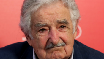 Expresidente Mujica es dado de alta tras encontrarle una úlcera en el esófago