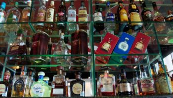 Campañas de alcohol y marketing online alientan a 'grandes bebedores a beber aún más': OMS