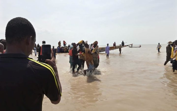 Ascienden a 46 los muertos en un naufragio en el noroeste de Nigeria Ascienden a 46 los muertos en un naufragio en el noroeste de Nigeria