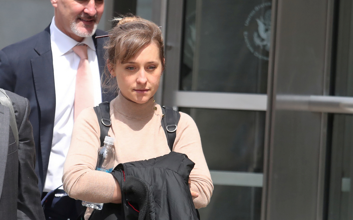 Caso NXIVM | Sentencian a 3 años de cárcel a la actriz Allison Mack Caso NXIVM | Sentencian a 3 años de cárcel a la actriz Allison Mack