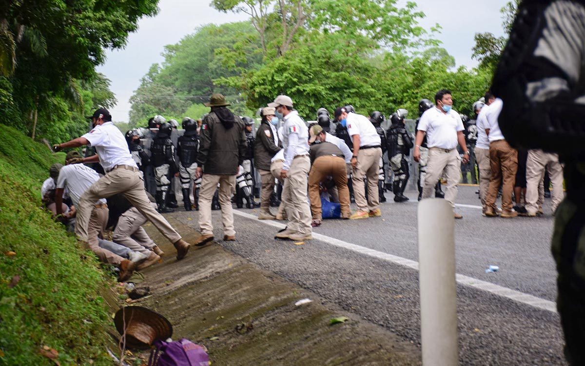 INM y GN intentan frenar nuevamente avance de caravana migrante en